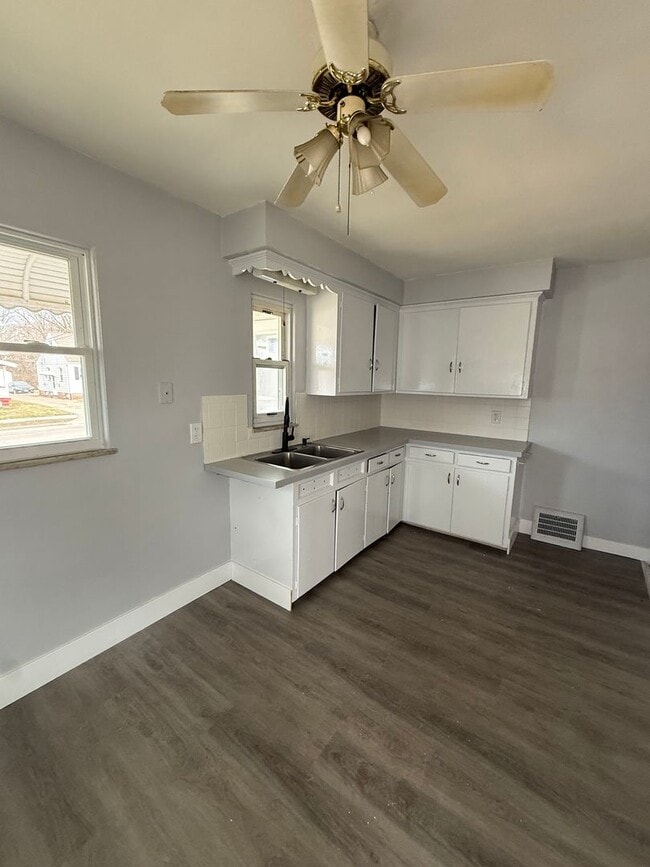 Building Photo - 3bd Single Garfield Hts Water/Sewer Included Section 8