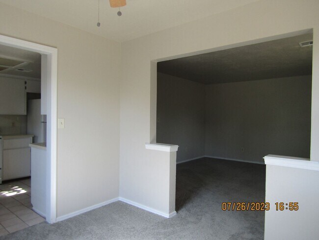 Building Photo - 5406 NW Sir Brian Ave