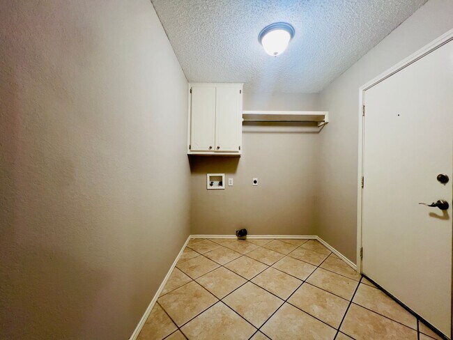 Building Photo - Great 3/2/2 Located in Frenship ISD