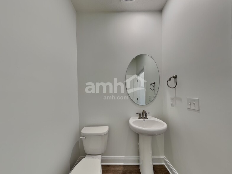 Building Photo - 101 Kelly Marie Dr