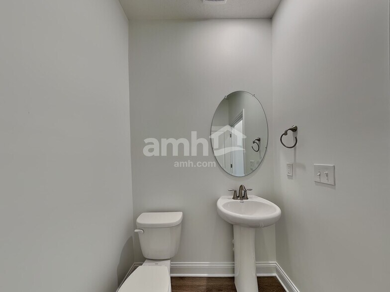 Building Photo - 9031 Henley Ave