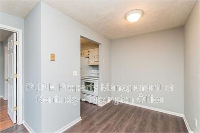 Building Photo - 225 Landings Dr