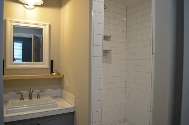 Building Photo - 2111 Deer Valley Rd