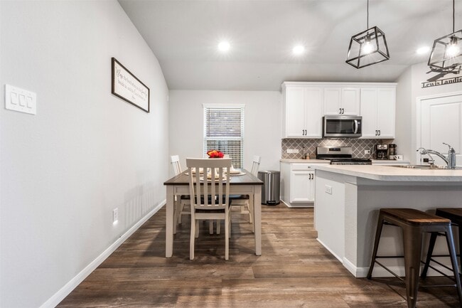 Building Photo - 27107 Blue Pool Dr