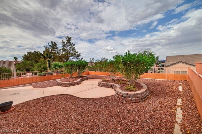 Building Photo - 2118 Desert Woods Dr