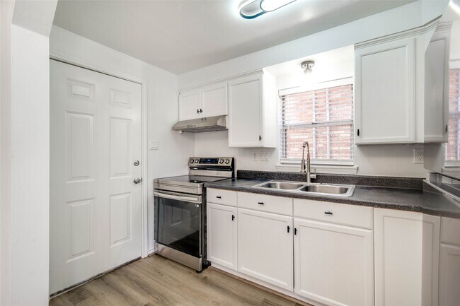 Building Photo - 2601 Rosedale St