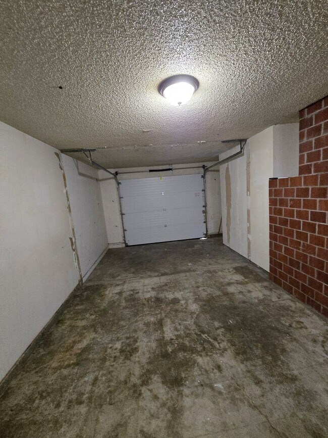 Building Photo - Kay Avenue Duplex