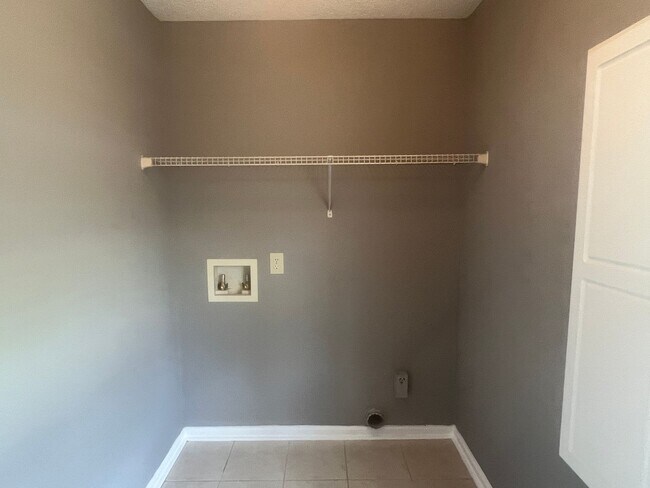 Building Photo - 113 Saddlehorn Dr