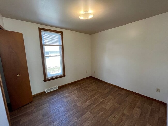 Building Photo - 622 Grand St