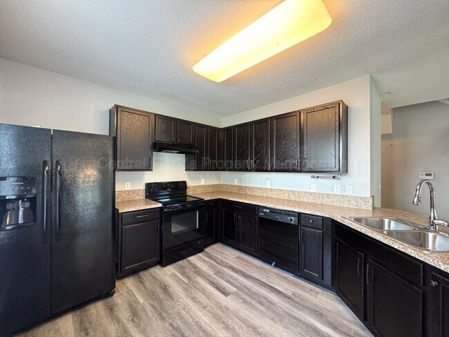 Building Photo - 3617 Seneca Club Loop