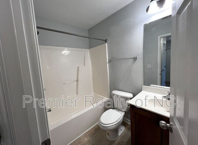 Building Photo - 2272 Hartfield Cir