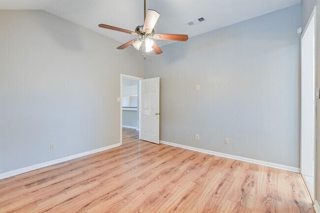 Building Photo - 3730 Sunshine Ln