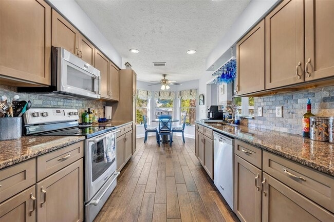 Building Photo - 11768 W Riverhaven Dr