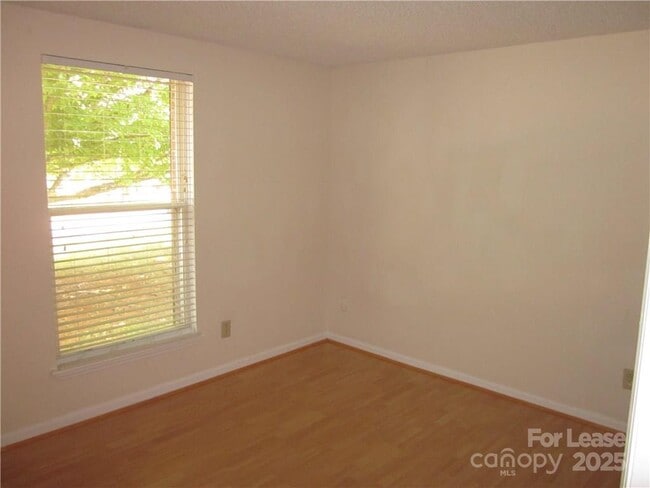 Building Photo - 11411 Misty Valley Ct