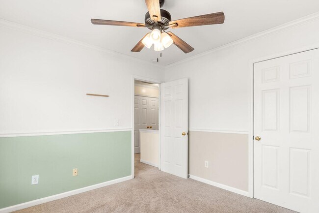 Building Photo - 129 Towering Pine Dr