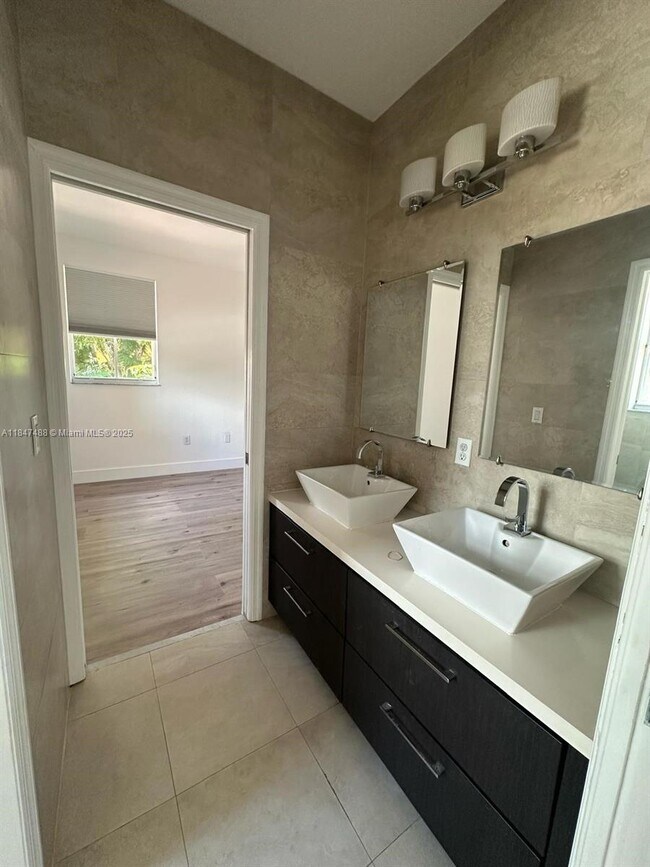 Building Photo - 7454 NW 112th Pl
