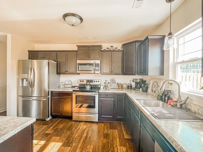 Building Photo - 4 Bedroom Swansboro Home for Rent