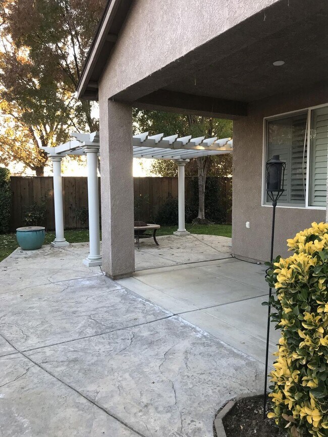 Building Photo - 1790 Glen Oban Ln