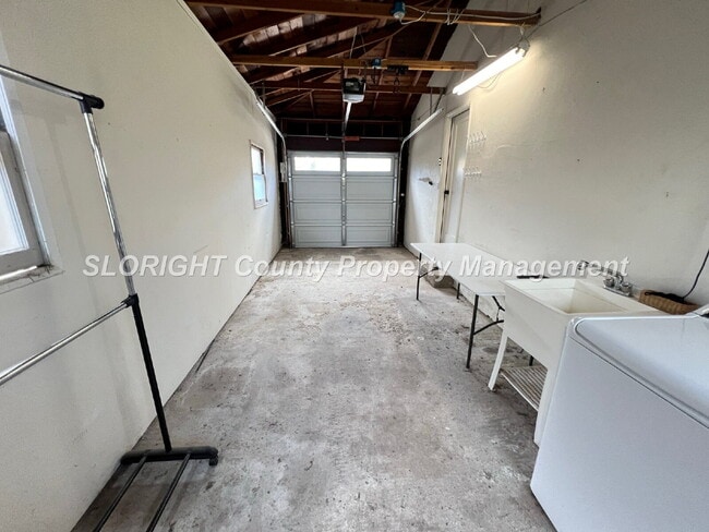 Building Photo - AVAILABLE OCTOBER- Charming Shell Beach Home - 2 Bed / 1 Bath