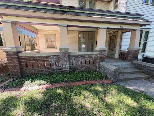 Building Photo - 4 bedroom 2 bathroom Historic Home Downtown Manhattan KS