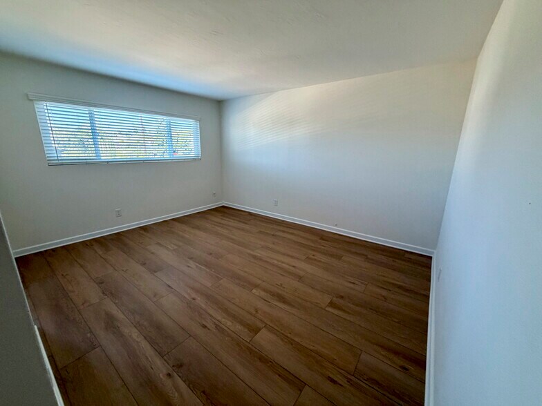 Master Bedroom - 247 Alestar St