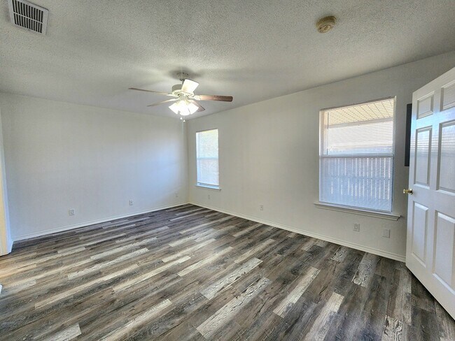 Building Photo - 5314 Hannah Dr