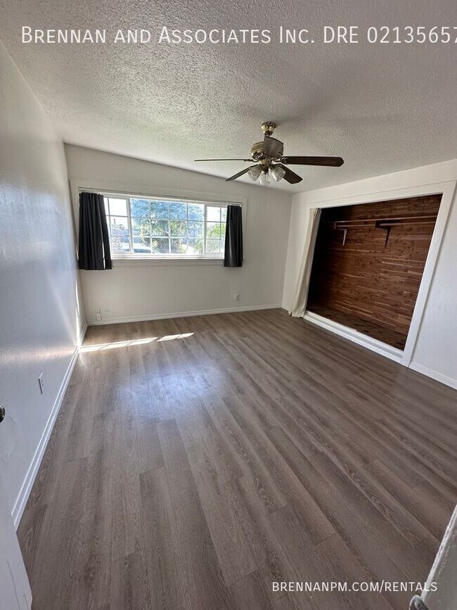 Building Photo - 820 Hickory Ct