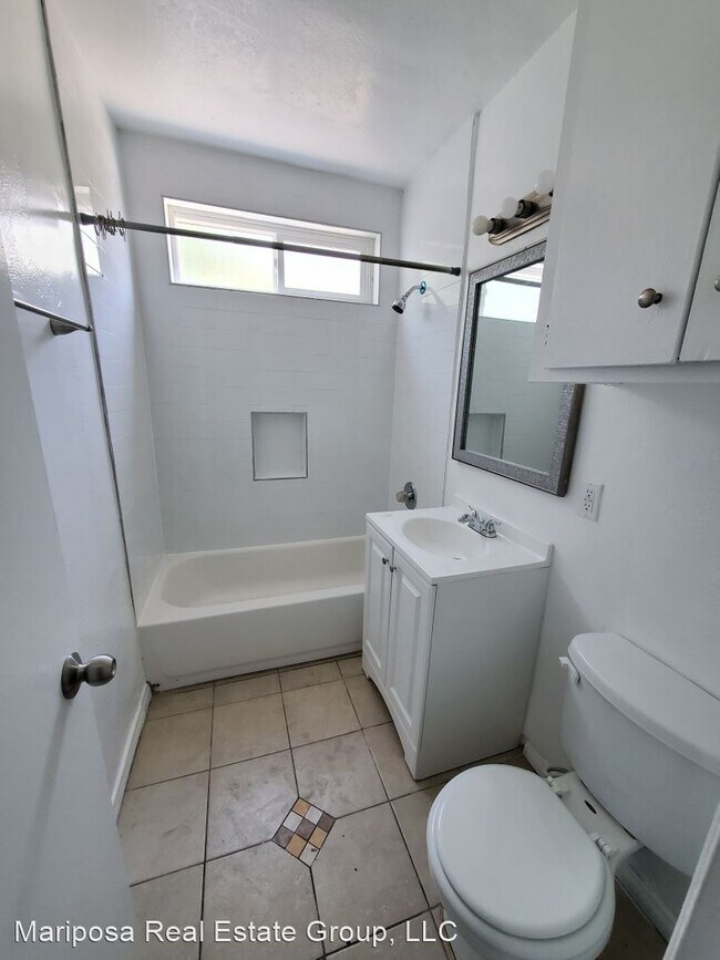 Building Photo - 128 S Mariposa Ave