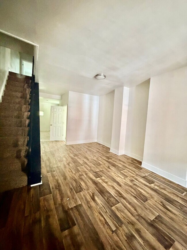 Building Photo - Spacious 3-Bedroom Home with Central A/C, In-Unit Laundry & Pet-Friendly Living