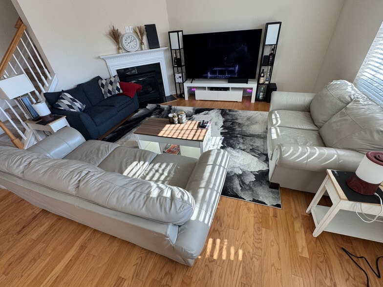 Building Photo - Room in House on Green Birch Dr