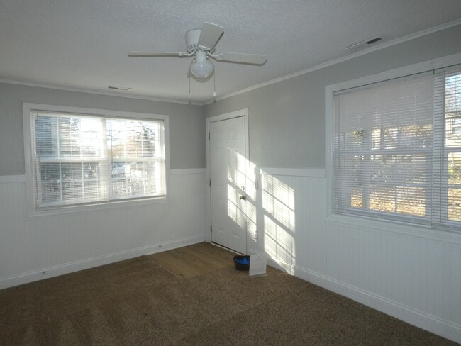 Building Photo - 10620 N Locust Ct