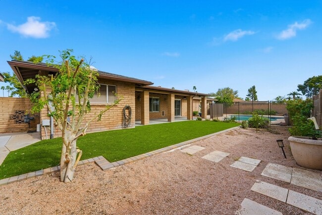 Building Photo - Welcome to this beautiful 4-bedroom, 3-bathroom home in Tempe Arizona!