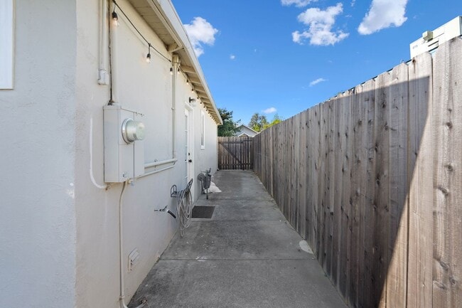 Building Photo - Beautiful Vacaville Home Near Parks, Schools & Shopping