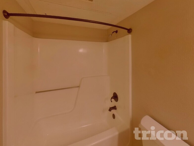 Building Photo - 4652 Baytree Dr