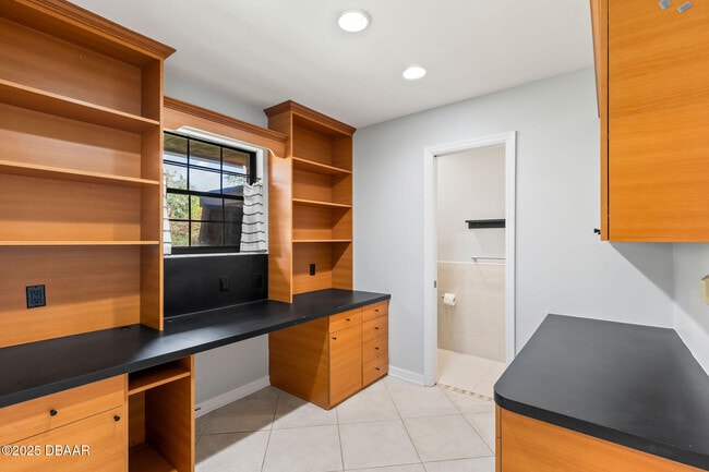 Building Photo - 16 Forest View Way