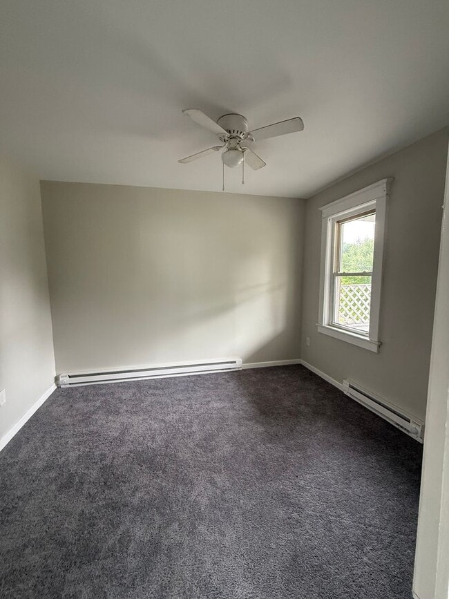 Building Photo - Scranton 3 Bedroom Single Family, Quiet Neighborhood, Gas Heat,
