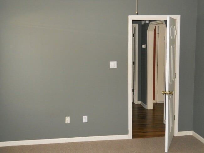 Building Photo - 4207 Roxbury Dr