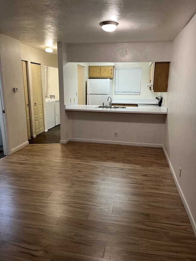 Building Photo - 2560 SW 31st Pl
