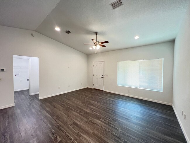 Building Photo - AWESOME 3 BD/2BA Home in Ocklawaha!!!