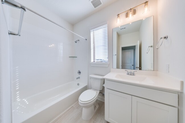 Building Photo - 3235 Home Ct