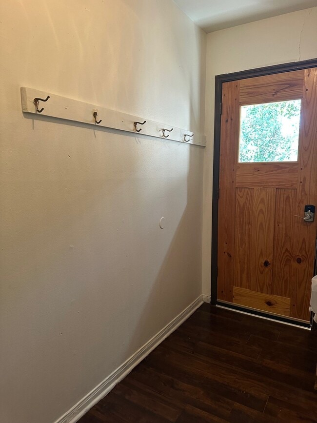 Building Photo - 1914 Indian Shores Rd