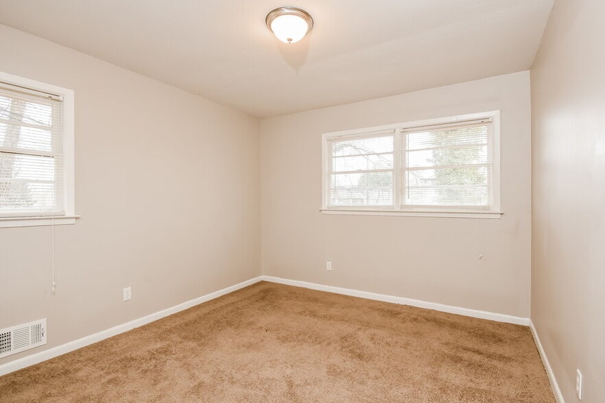 Building Photo - 2500 Pine Branch Way