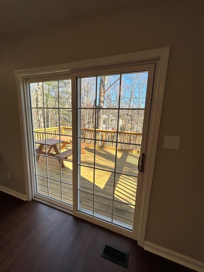 Building Photo - South AVL - Three Bedroom home with Wooded...