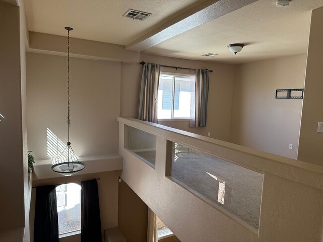 Building Photo - Beautiful Royal Highlands Home with stylish upgrades thoughhout!