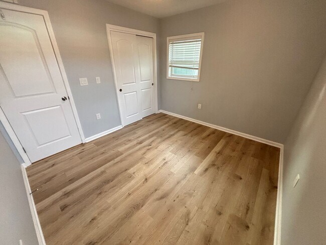 Building Photo - Renovated 3 Bed 2 Bath Home with Fenced in Yard. Screened in Porch. Tesla Charger. Minutes from J...