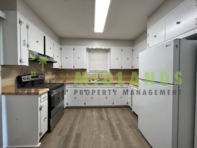 Building Photo - 948 Betsy Dr