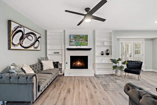 Building Photo - 3400 Laguna Dr