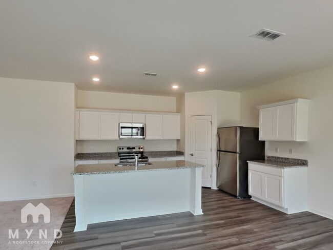 Building Photo - 1128 Centerview Dr