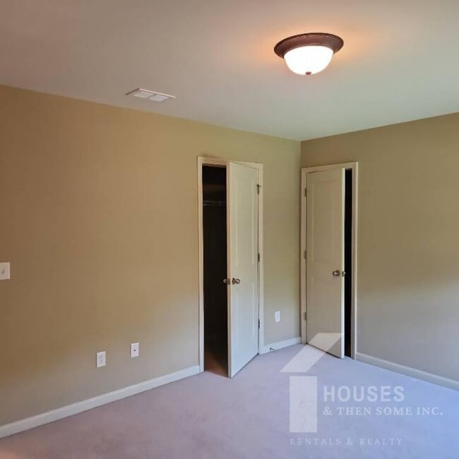 Building Photo - 204 Wild Meadow Dr