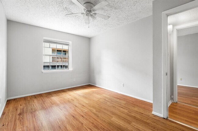 Building Photo - 307 E 31st St